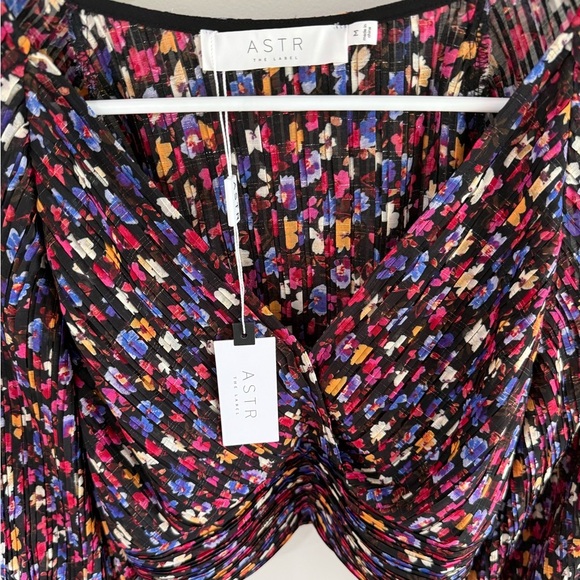 ASTR The Label Pernilla Pleated Long Sleeve Blouse - Black/Pink Ditsy - Medium - Picture 6 of 14